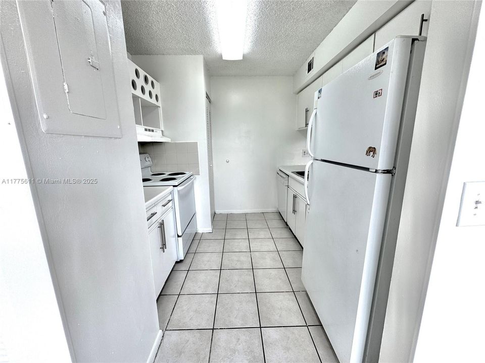 Recently Sold: $199,000 (2 beds, 2 baths, 985 Square Feet)
