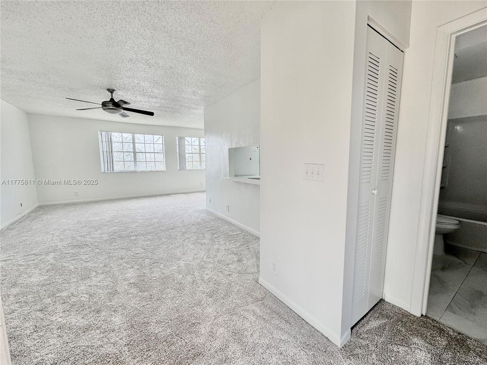 Recently Sold: $199,000 (2 beds, 2 baths, 985 Square Feet)