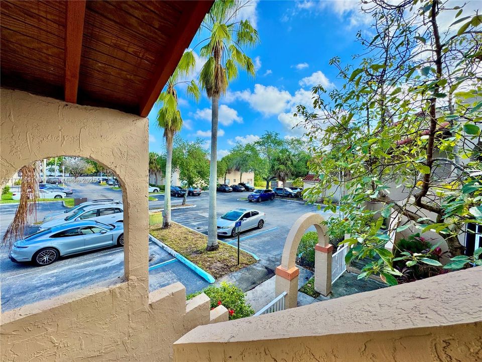 Recently Sold: $199,000 (2 beds, 2 baths, 985 Square Feet)