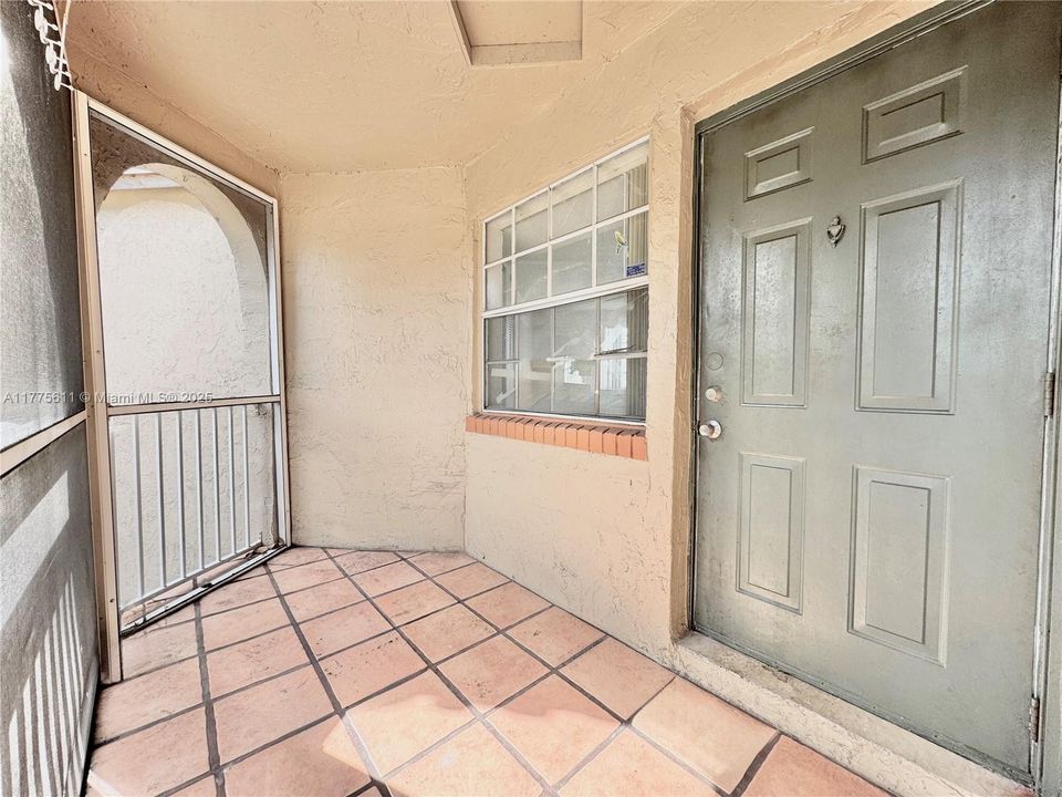 Recently Sold: $199,000 (2 beds, 2 baths, 985 Square Feet)