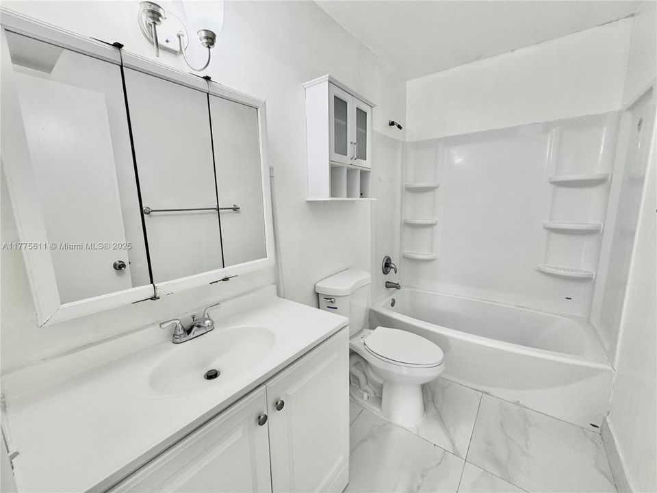 Recently Sold: $199,000 (2 beds, 2 baths, 985 Square Feet)