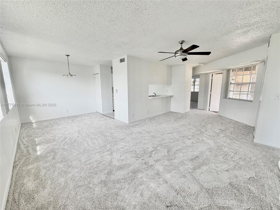 Recently Sold: $199,000 (2 beds, 2 baths, 985 Square Feet)