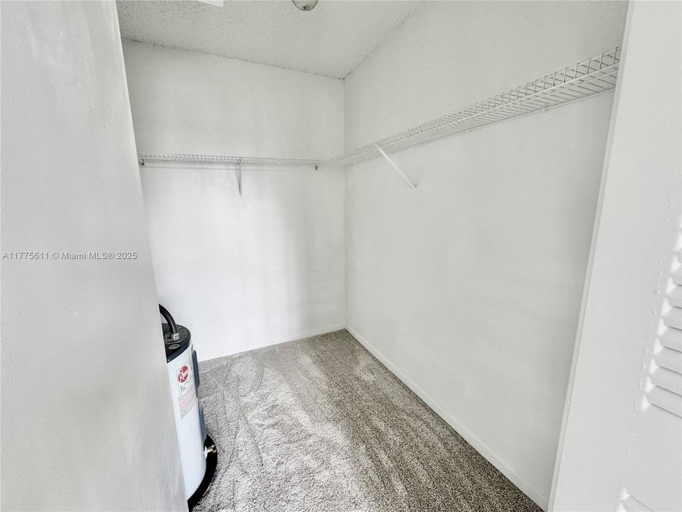 Recently Sold: $199,000 (2 beds, 2 baths, 985 Square Feet)