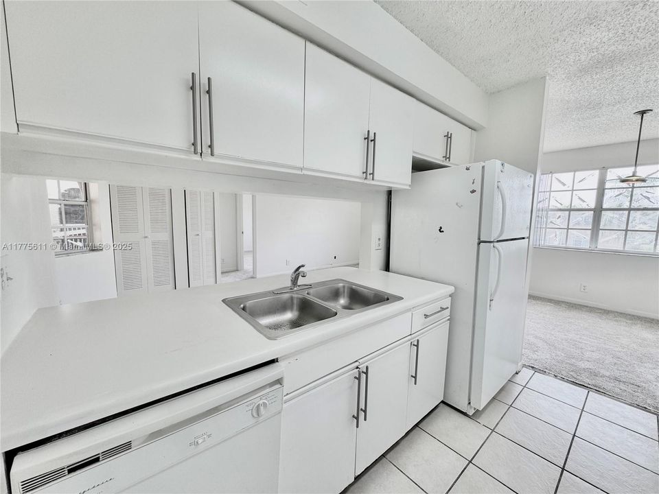 Recently Sold: $199,000 (2 beds, 2 baths, 985 Square Feet)