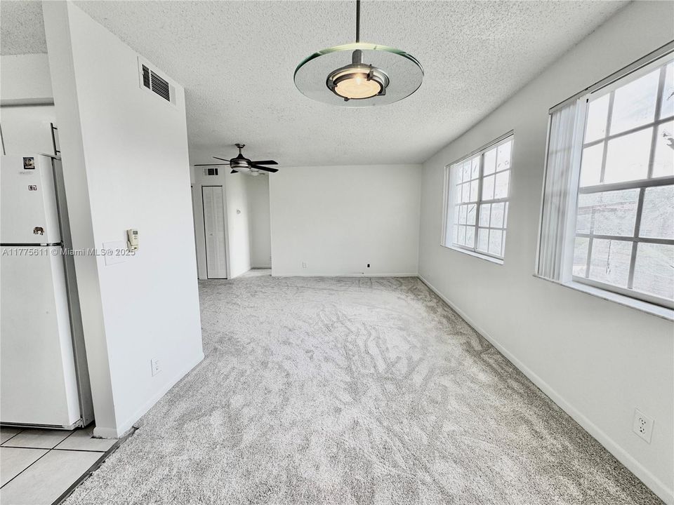 Recently Sold: $199,000 (2 beds, 2 baths, 985 Square Feet)