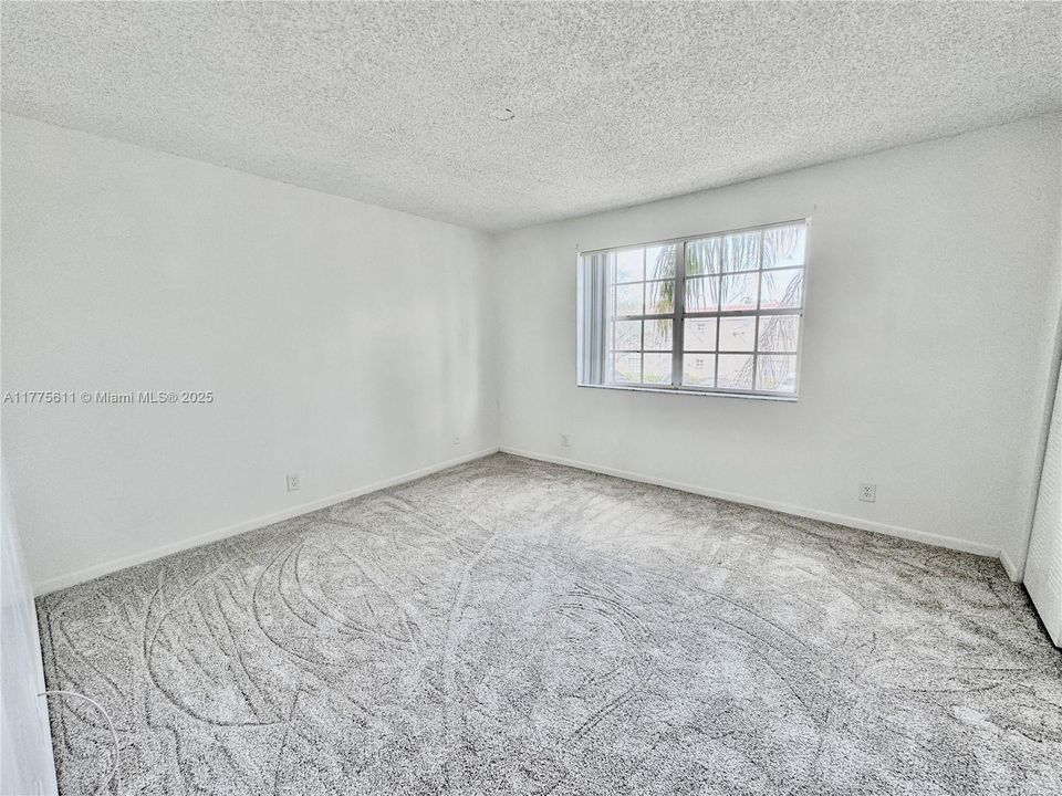 Recently Sold: $199,000 (2 beds, 2 baths, 985 Square Feet)