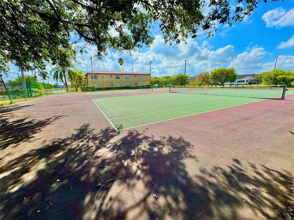 Recently Sold: $199,000 (2 beds, 2 baths, 985 Square Feet)