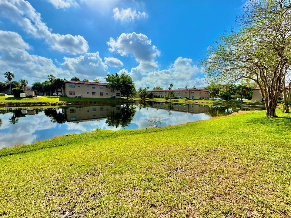 Recently Sold: $199,000 (2 beds, 2 baths, 985 Square Feet)