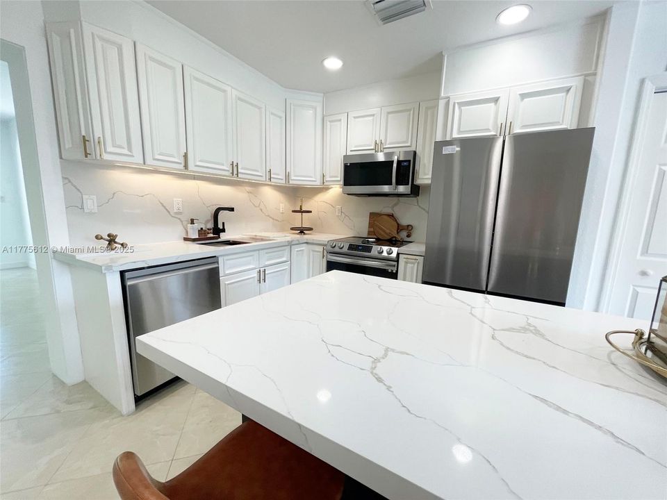 Recently Rented: $5,500 (4 beds, 3 baths, 2013 Square Feet)