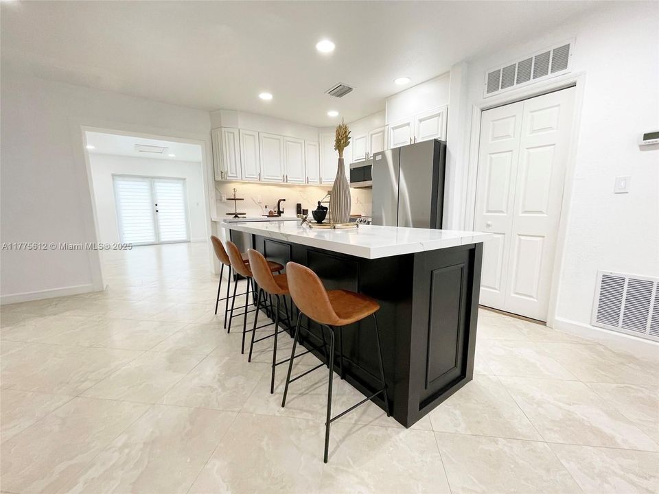 Recently Rented: $5,500 (4 beds, 3 baths, 2013 Square Feet)