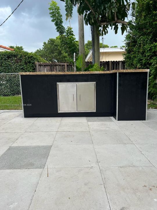 Recently Rented: $5,500 (4 beds, 3 baths, 2013 Square Feet)