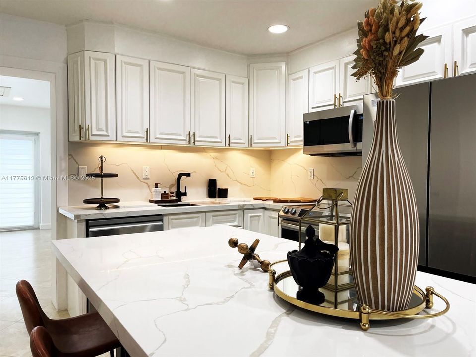 Recently Rented: $5,500 (4 beds, 3 baths, 2013 Square Feet)