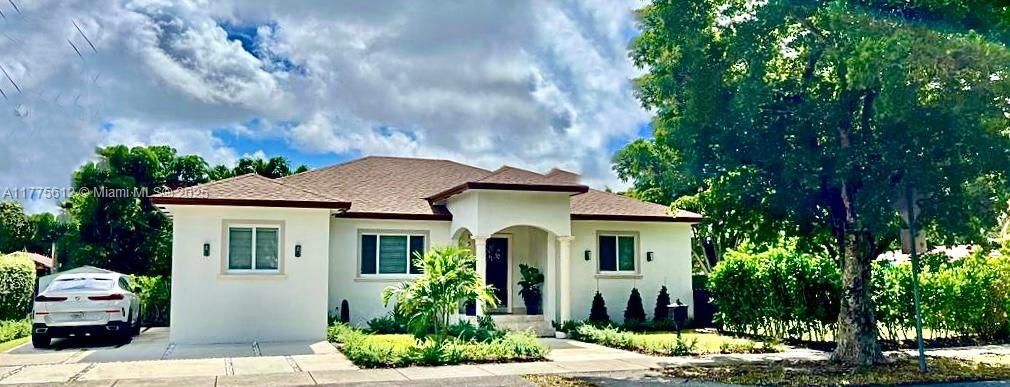 Recently Rented: $5,500 (4 beds, 3 baths, 2013 Square Feet)