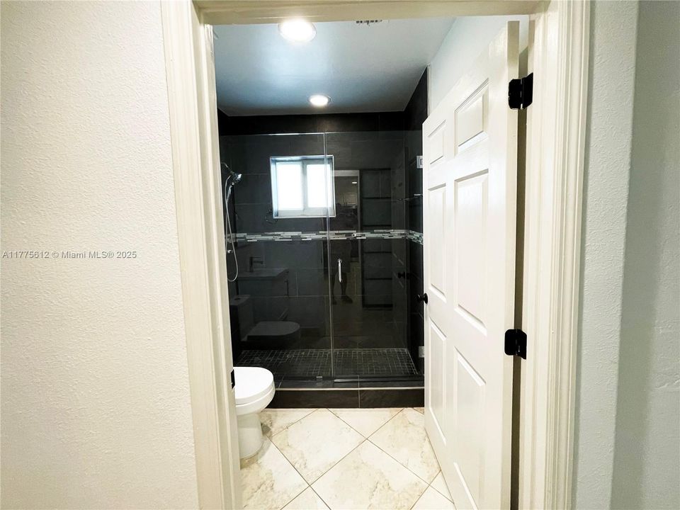 Recently Rented: $5,500 (4 beds, 3 baths, 2013 Square Feet)