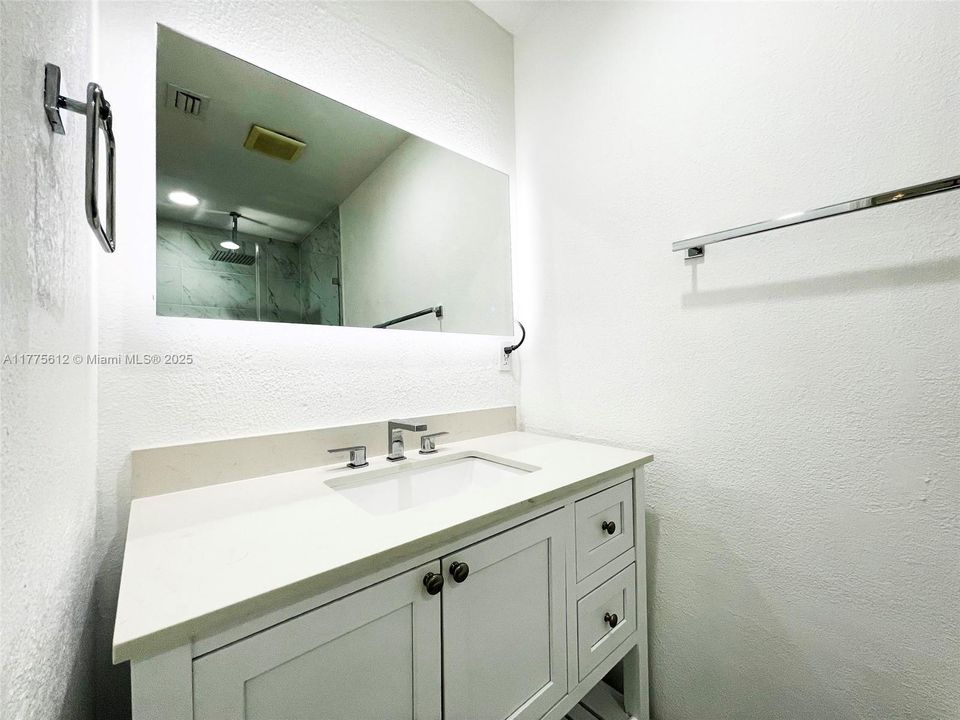 Recently Rented: $5,500 (4 beds, 3 baths, 2013 Square Feet)