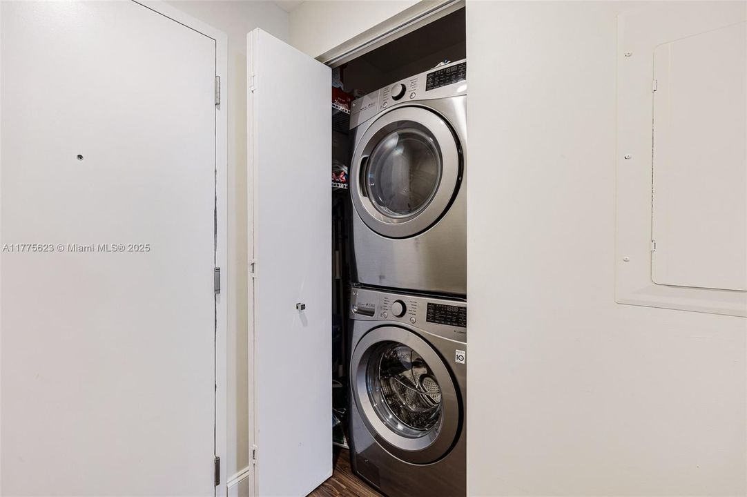 For Sale: $595,000 (2 beds, 2 baths, 1458 Square Feet)