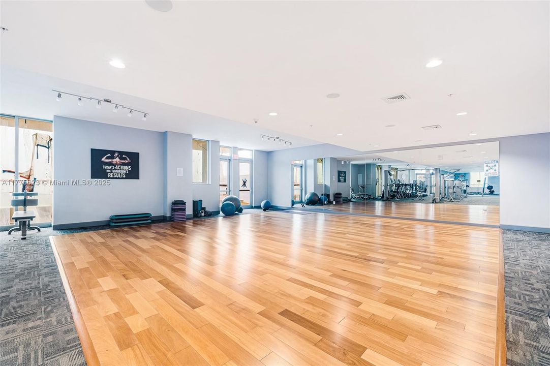 For Sale: $595,000 (2 beds, 2 baths, 1458 Square Feet)