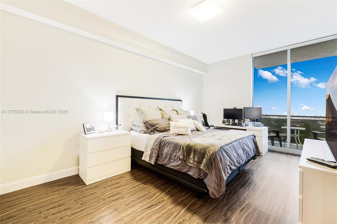 For Sale: $595,000 (2 beds, 2 baths, 1458 Square Feet)