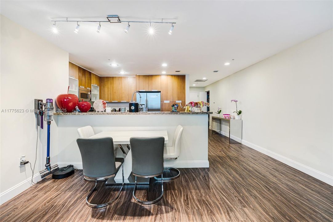 For Sale: $595,000 (2 beds, 2 baths, 1458 Square Feet)