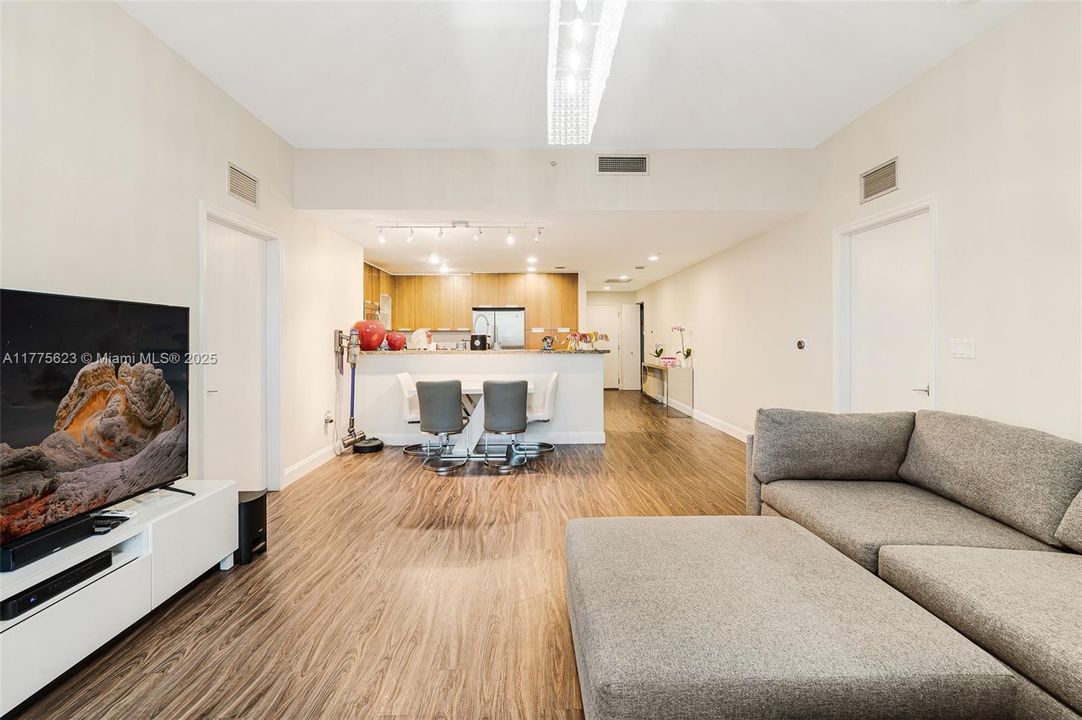 For Sale: $595,000 (2 beds, 2 baths, 1458 Square Feet)