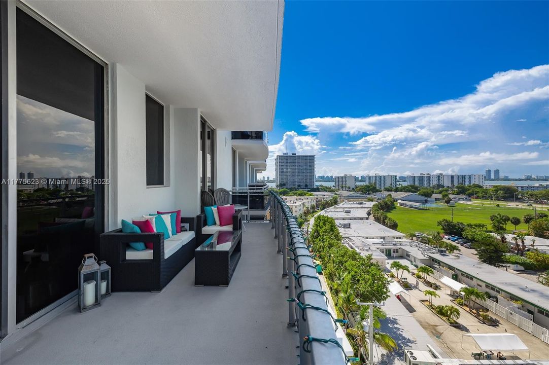 For Sale: $595,000 (2 beds, 2 baths, 1458 Square Feet)