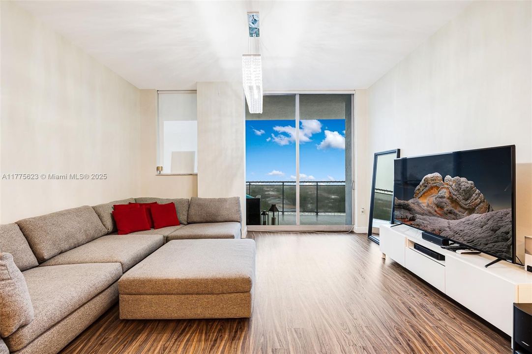 For Sale: $595,000 (2 beds, 2 baths, 1458 Square Feet)