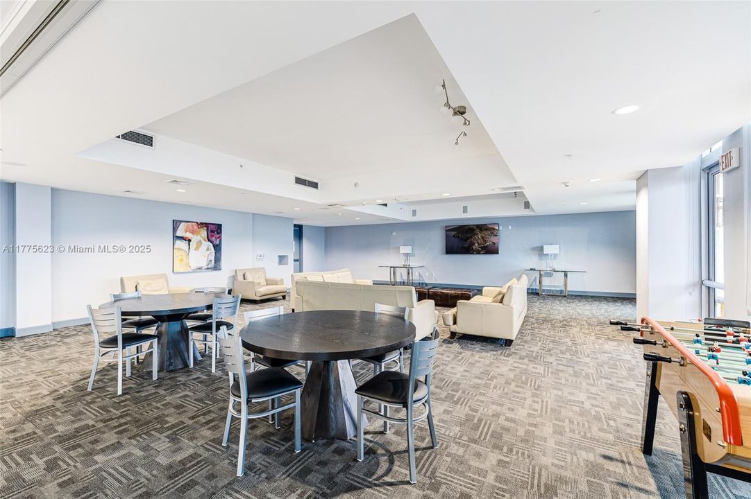 For Sale: $595,000 (2 beds, 2 baths, 1458 Square Feet)