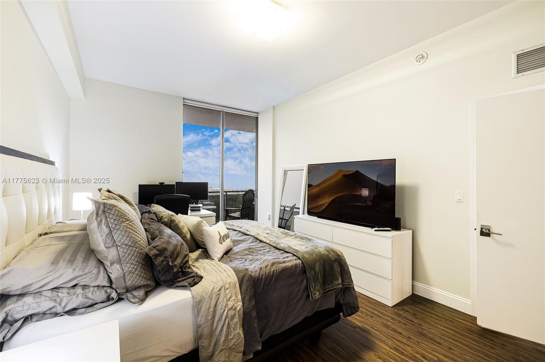 For Sale: $595,000 (2 beds, 2 baths, 1458 Square Feet)