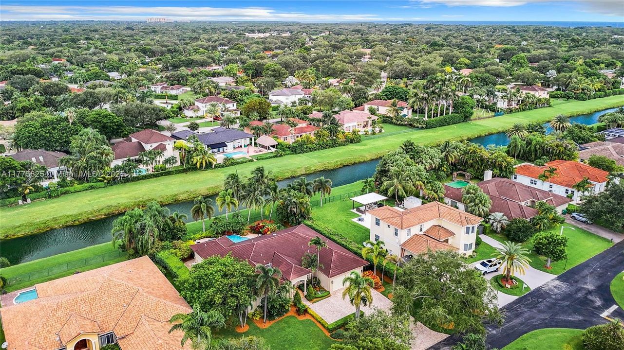 Very close to Biscayne Bay/nearby marina