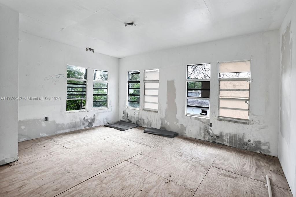 На продажу: $799,000 (5 спален, 2 ванн, 3062 Квадратных фут)