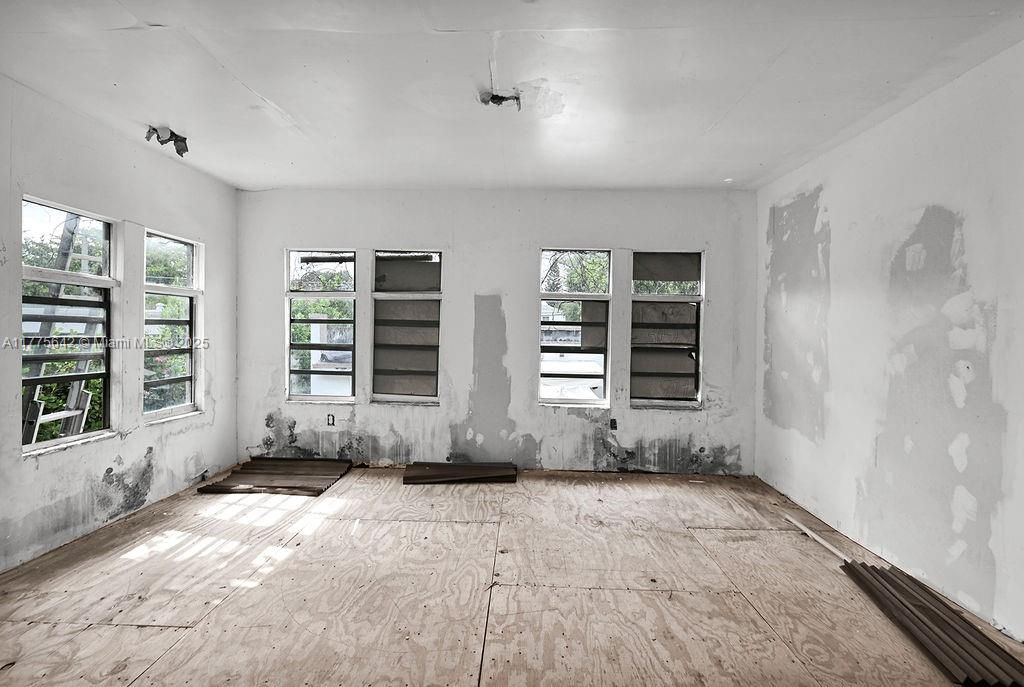 На продажу: $799,000 (5 спален, 2 ванн, 3062 Квадратных фут)