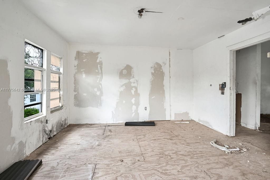 На продажу: $799,000 (5 спален, 2 ванн, 3062 Квадратных фут)