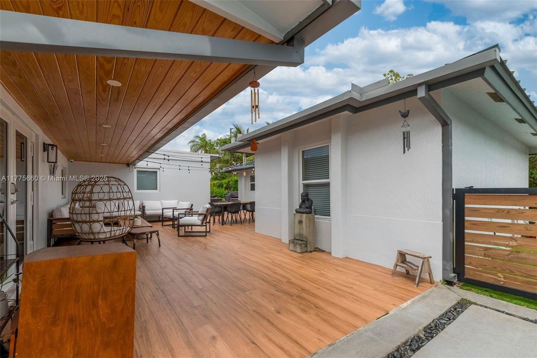 Activo con contrato: $1,095,000 (5 camas, 4 baños, 3366 Pies cuadrados)