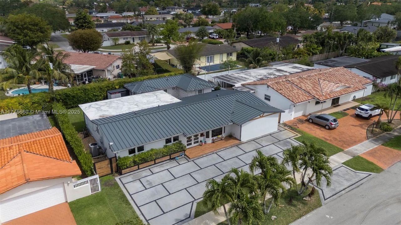 Activo con contrato: $1,095,000 (5 camas, 4 baños, 3366 Pies cuadrados)