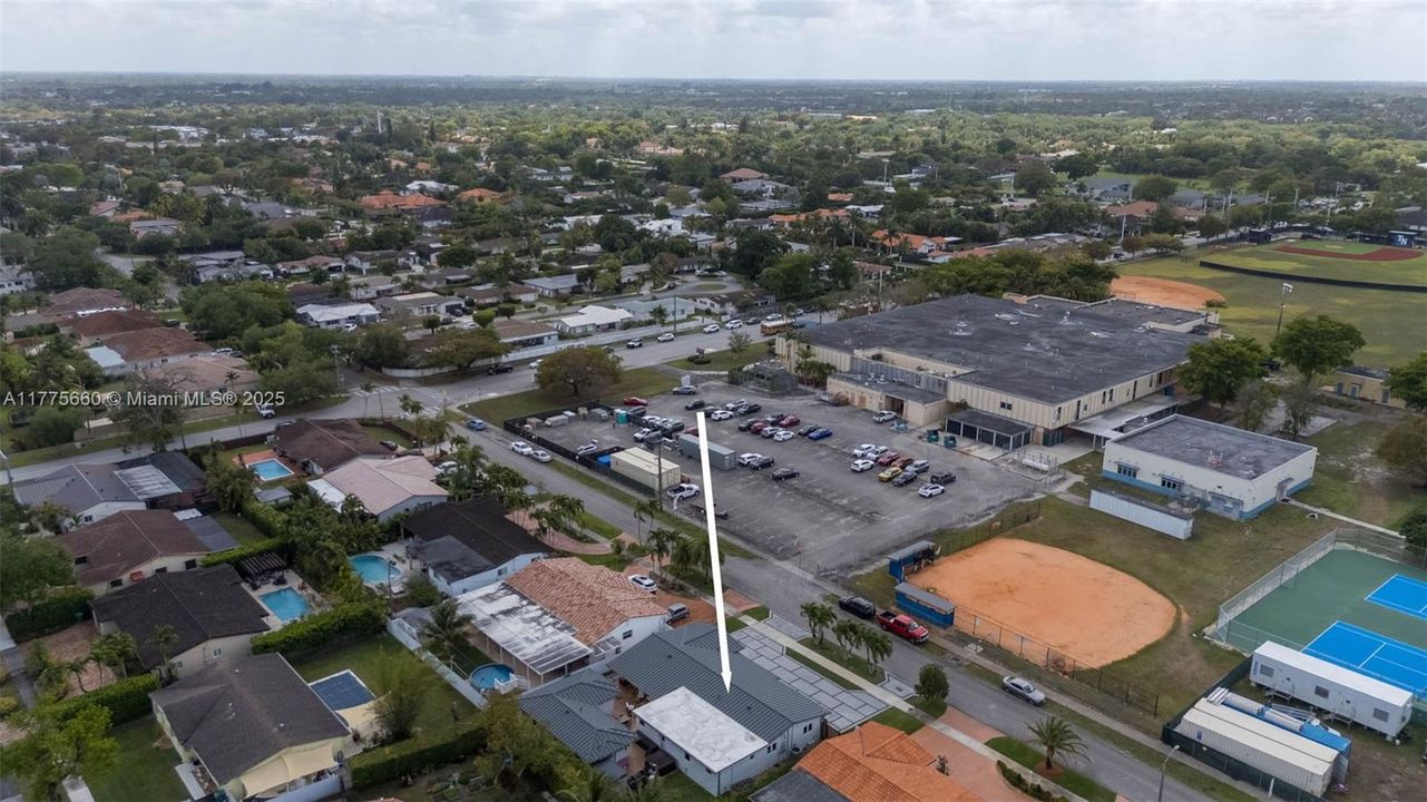 Activo con contrato: $1,095,000 (5 camas, 4 baños, 3366 Pies cuadrados)