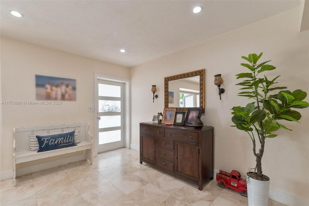 Activo con contrato: $1,095,000 (5 camas, 4 baños, 3366 Pies cuadrados)