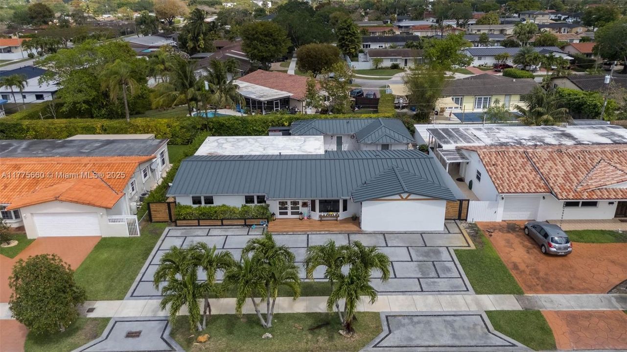 Activo con contrato: $1,095,000 (5 camas, 4 baños, 3366 Pies cuadrados)