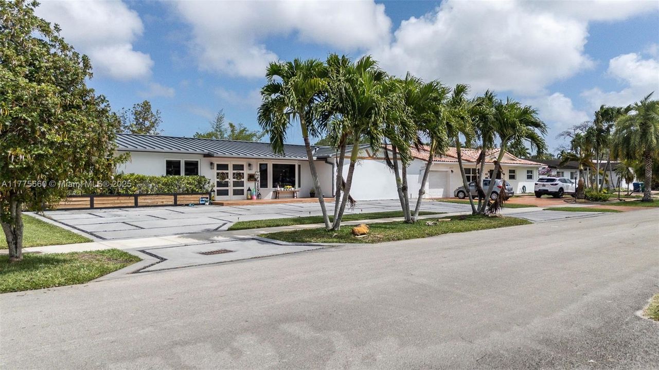 Activo con contrato: $1,095,000 (5 camas, 4 baños, 3366 Pies cuadrados)