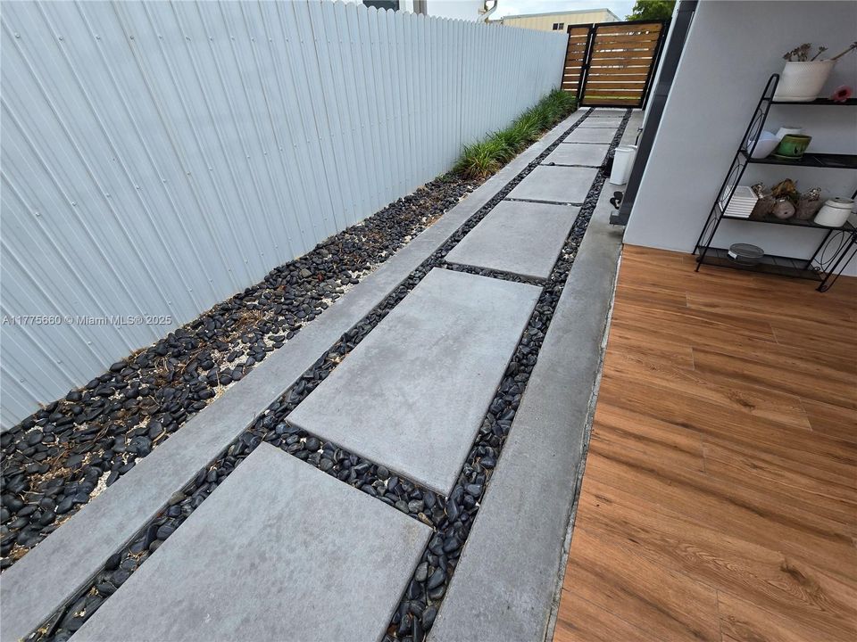 Activo con contrato: $1,095,000 (5 camas, 4 baños, 3366 Pies cuadrados)