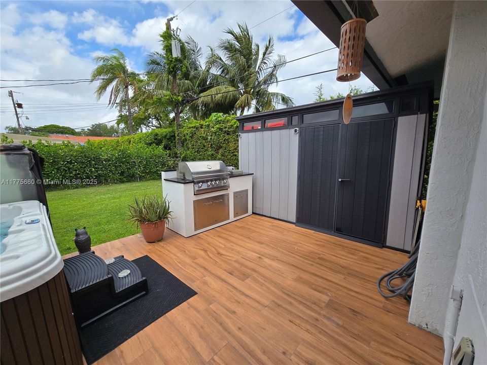 Activo con contrato: $1,095,000 (5 camas, 4 baños, 3366 Pies cuadrados)