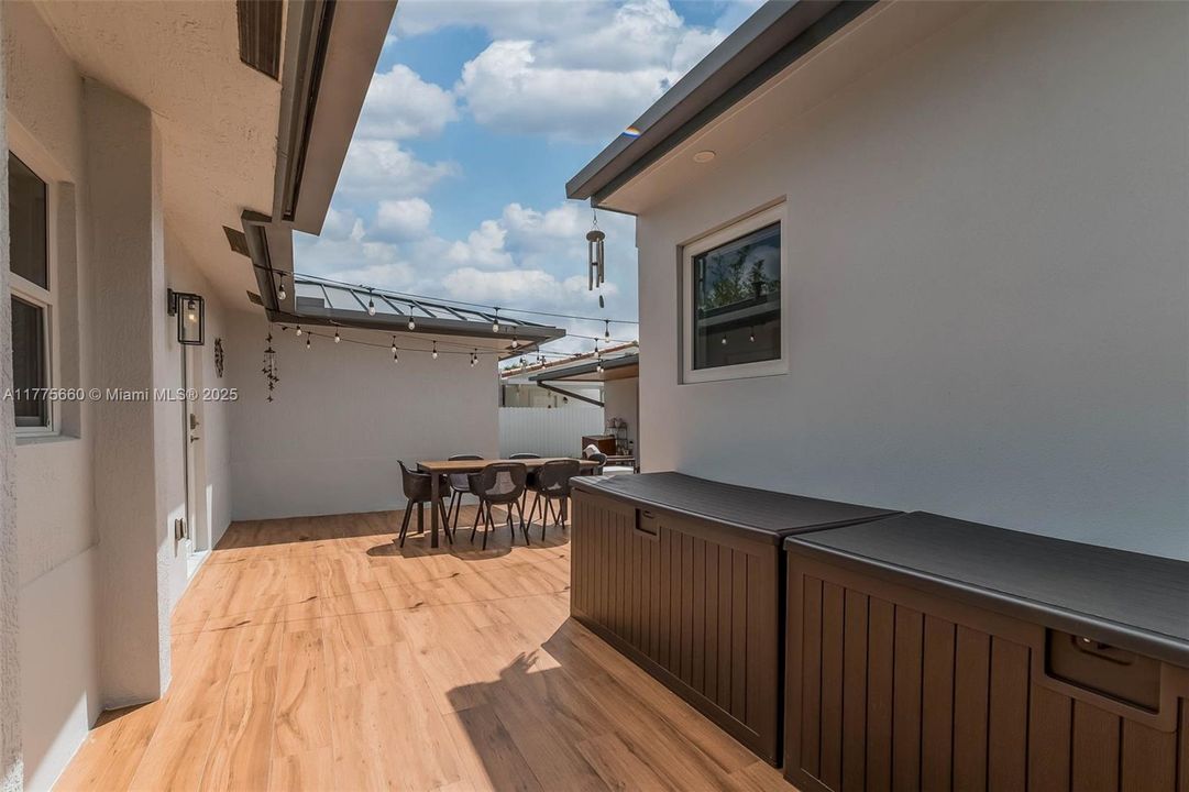 Activo con contrato: $1,095,000 (5 camas, 4 baños, 3366 Pies cuadrados)