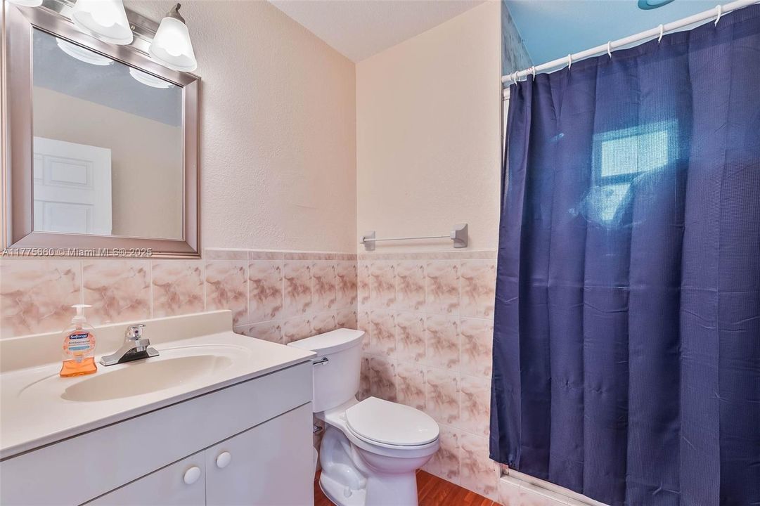 Activo con contrato: $1,095,000 (5 camas, 4 baños, 3366 Pies cuadrados)