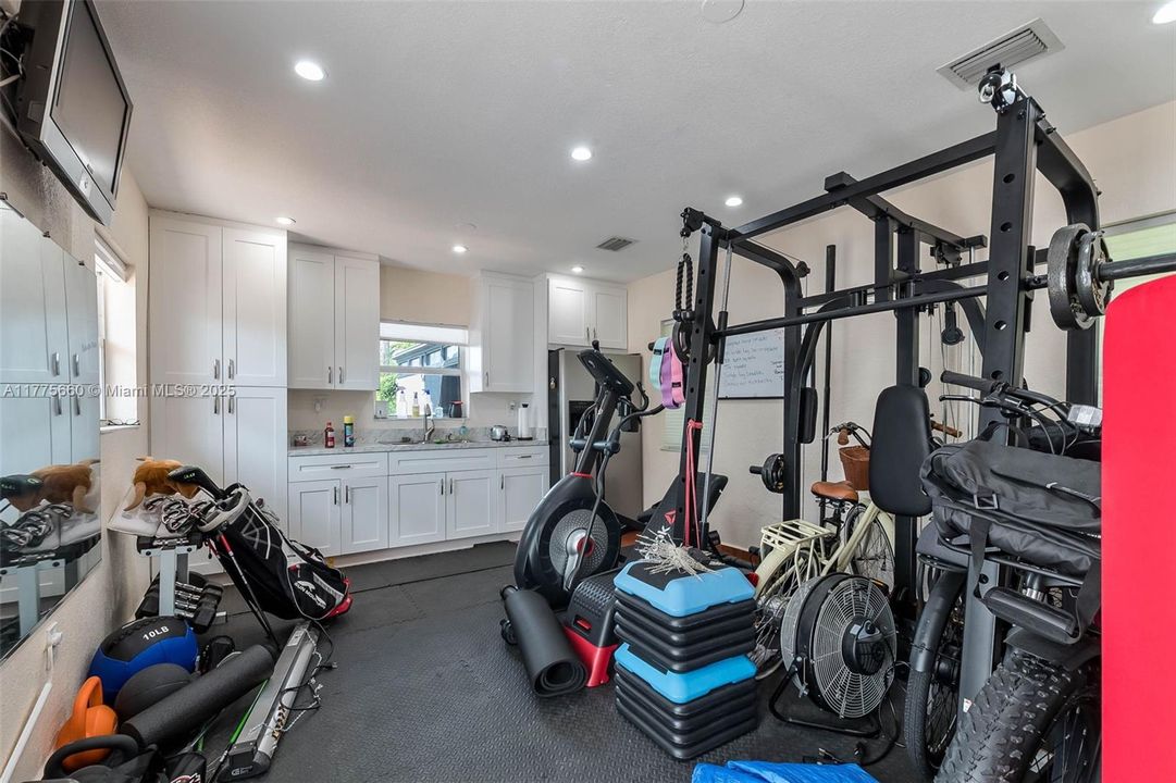 Activo con contrato: $1,095,000 (5 camas, 4 baños, 3366 Pies cuadrados)