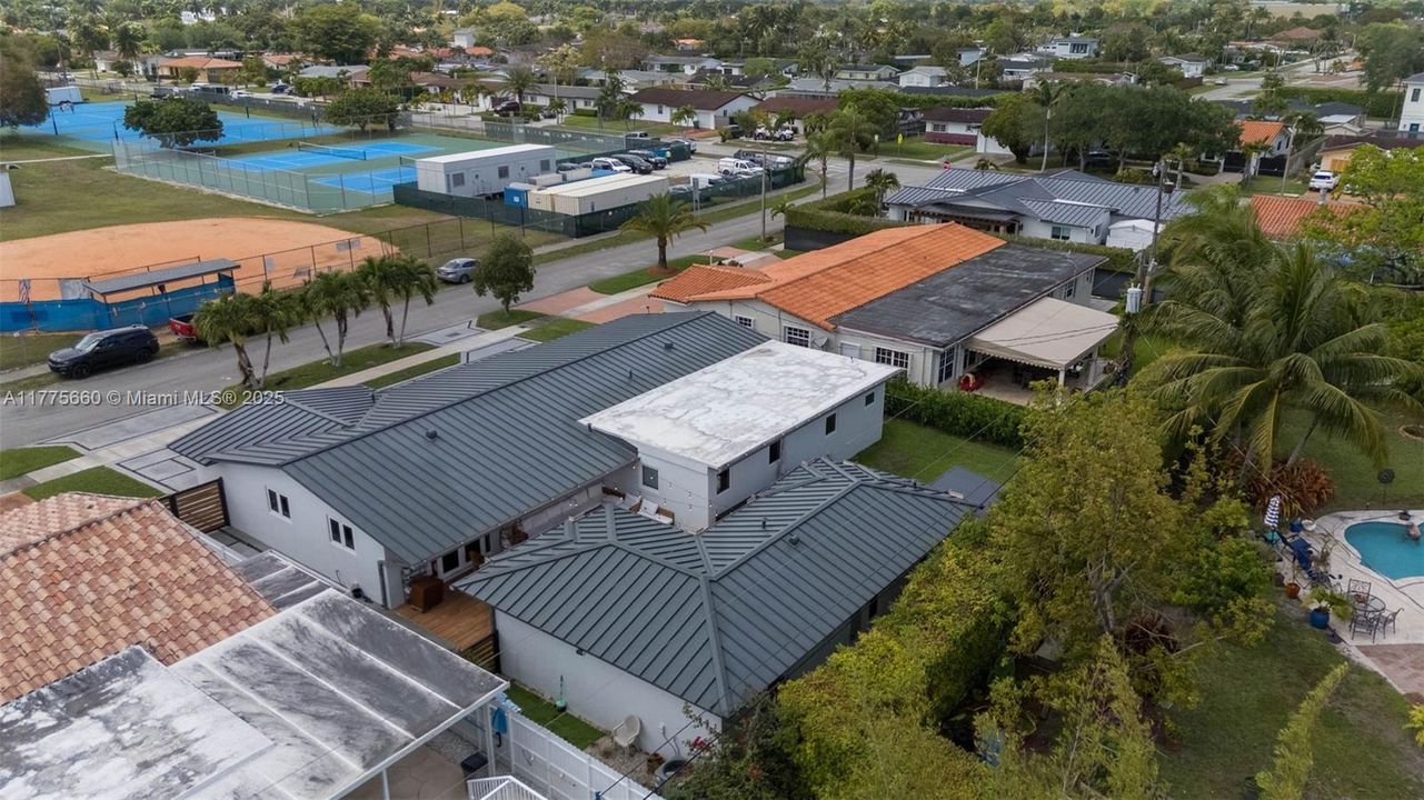 Activo con contrato: $1,095,000 (5 camas, 4 baños, 3366 Pies cuadrados)