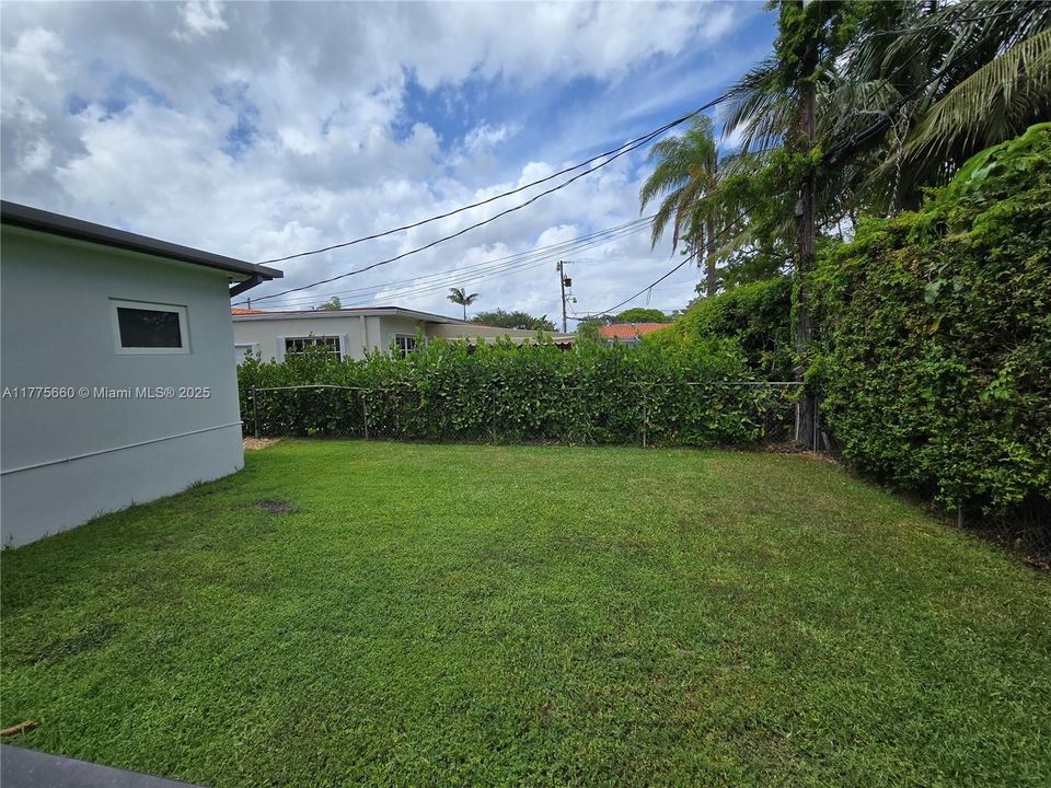 Activo con contrato: $1,095,000 (5 camas, 4 baños, 3366 Pies cuadrados)