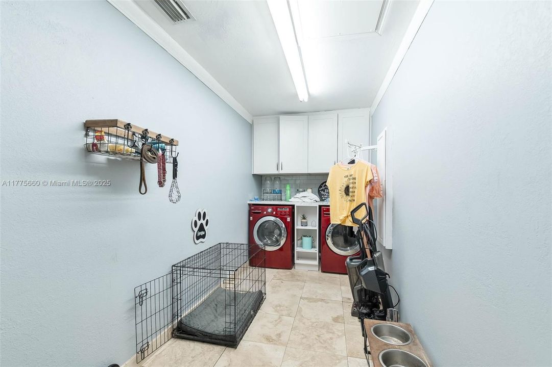 Activo con contrato: $1,095,000 (5 camas, 4 baños, 3366 Pies cuadrados)