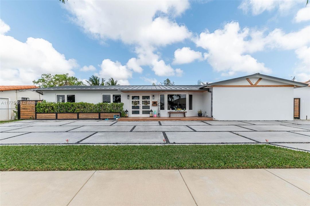 Activo con contrato: $1,095,000 (5 camas, 4 baños, 3366 Pies cuadrados)