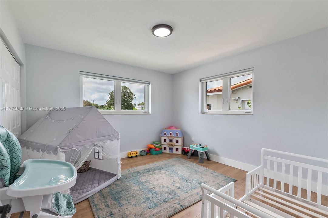 Activo con contrato: $1,095,000 (5 camas, 4 baños, 3366 Pies cuadrados)