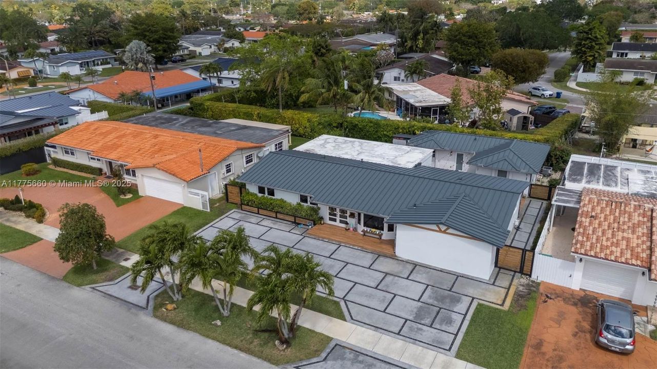 Activo con contrato: $1,095,000 (5 camas, 4 baños, 3366 Pies cuadrados)