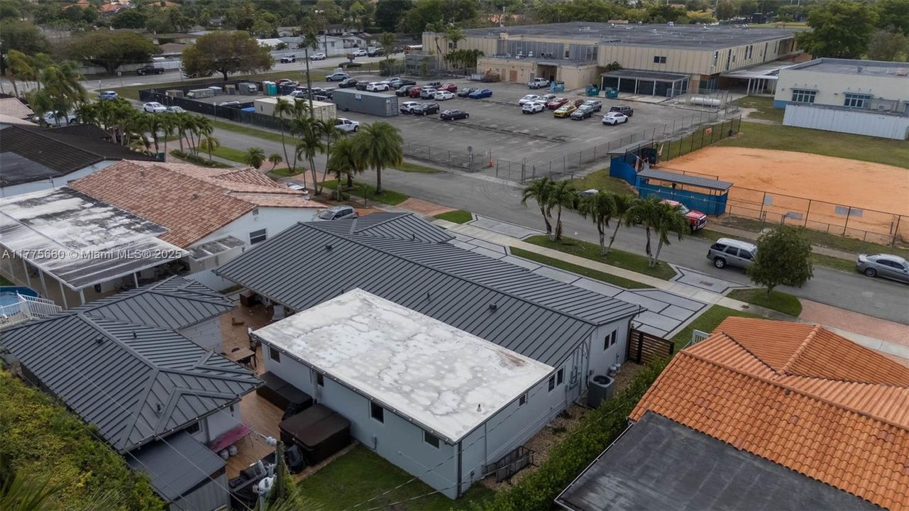 Activo con contrato: $1,095,000 (5 camas, 4 baños, 3366 Pies cuadrados)